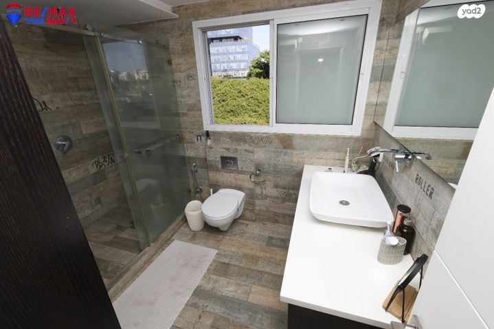 דו משפחתי, השיטה, 2004, רעננה