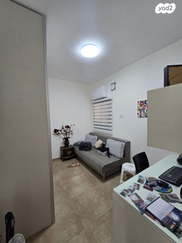 דירה, גרשון אבנר, ארמון הנציב, תלפיות מזרח, ירושלים