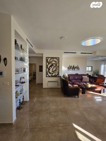 דירה, גרשון אבנר, ארמון הנציב, תלפיות מזרח, ירושלים