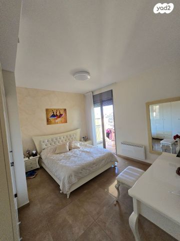 דירה, גרשון אבנר, ארמון הנציב, תלפיות מזרח, ירושלים