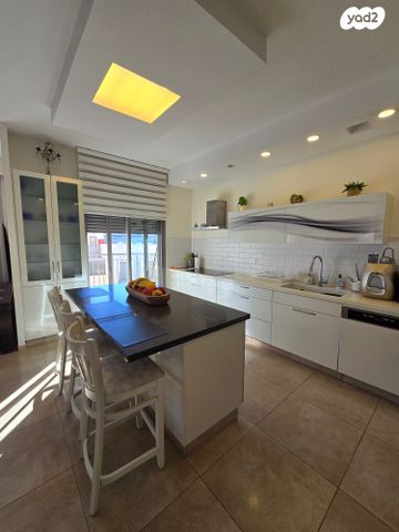 דירה, גרשון אבנר, ארמון הנציב, תלפיות מזרח, ירושלים