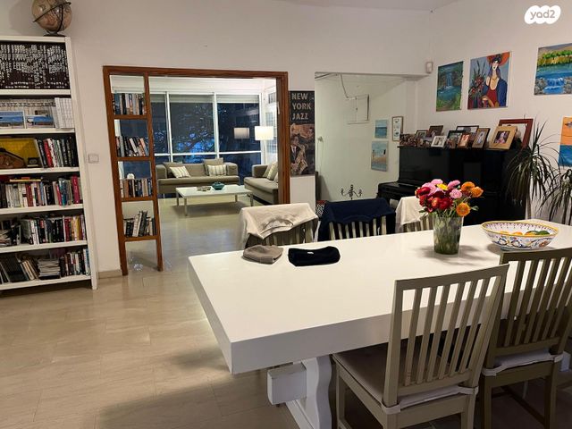 דו משפחתי, קיסריה