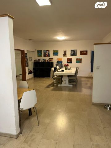 דו משפחתי, קיסריה