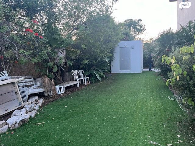 דו משפחתי, קיסריה