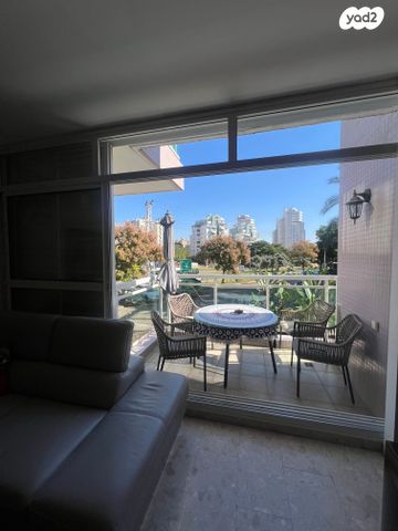 דירה, אמנון ותמר, רמת פולג, נתניה