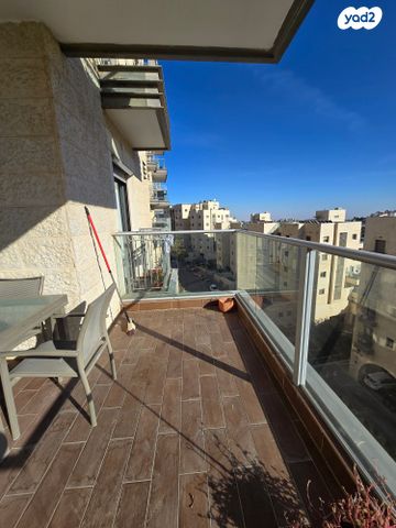 דירה, גרשון אבנר, ארמון הנציב, תלפיות מזרח, ירושלים