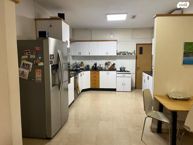 דו משפחתי, קיסריה