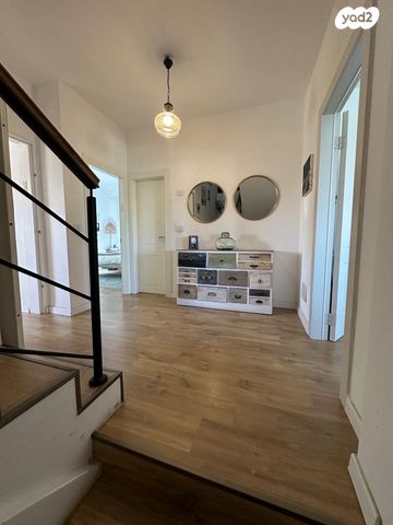 דו משפחתי, מבשרת ציון