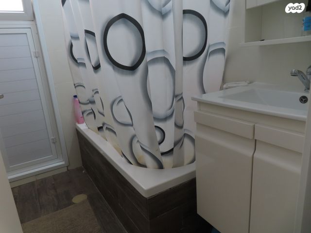 דירה, עזרא, שעריים, רחובות