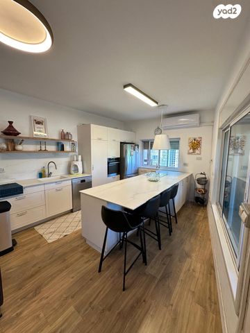 דו משפחתי, מבשרת ציון