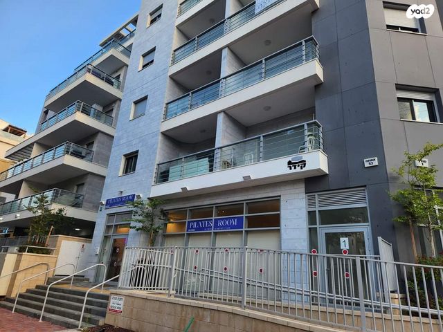 חנויות/ שטח מסחרי, אחוזה, קזן, רעננה