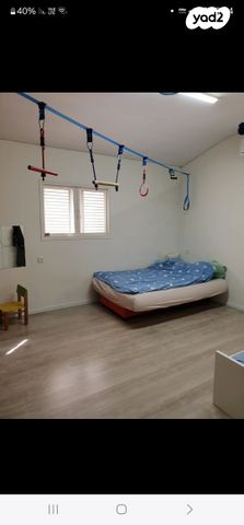 דו משפחתי, חברת חשמל, גבעתיים