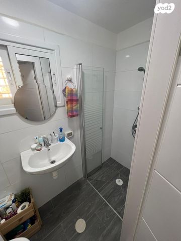 דירה, שמעון בר גיורא 12, שכונה ד', באר שבע