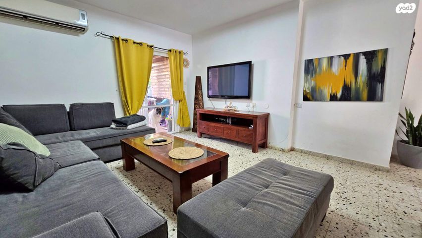 דו משפחתי, השושנים, הפרסה, כרמיאל