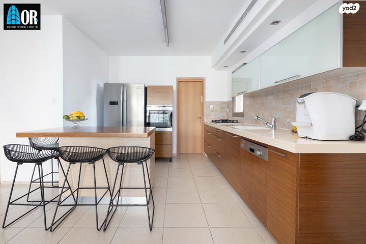 דירה, אפרים קישון, חתני פרס ישראל, באר יעקב