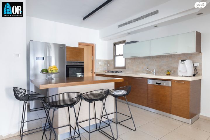 דירה, אפרים קישון, חתני פרס ישראל, באר יעקב