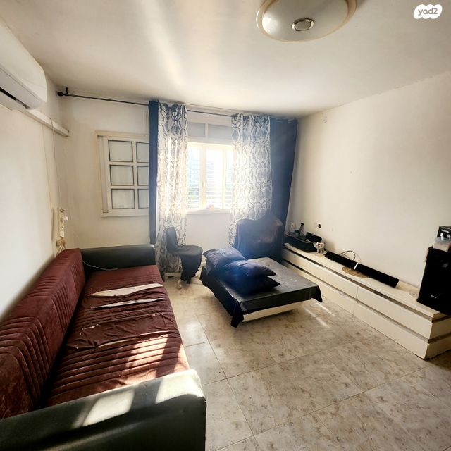 דירה, י"א הספורטאים, שז"ר / דקר, טירת כרמל