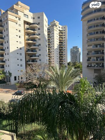 דירה, עין גדי, עין הים, חדרה