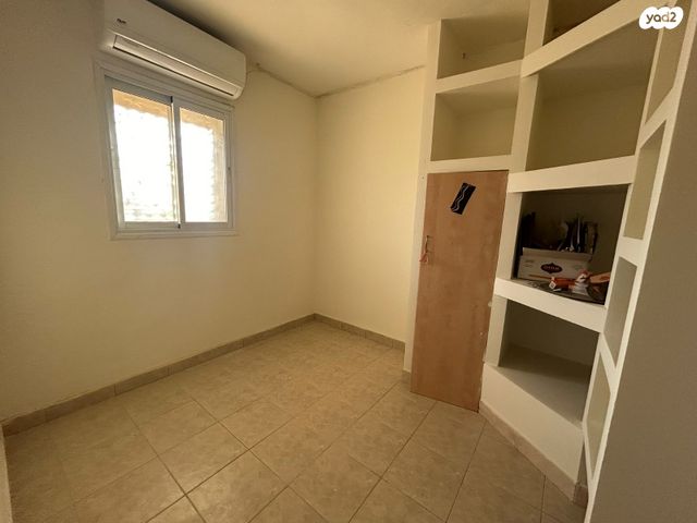 דירה, איריס, פרחי ארצנו, דימונה