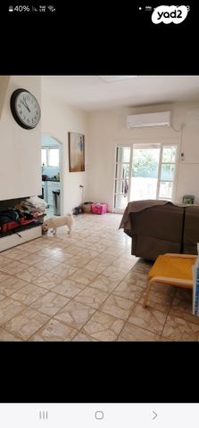 דו משפחתי, חברת חשמל, גבעתיים