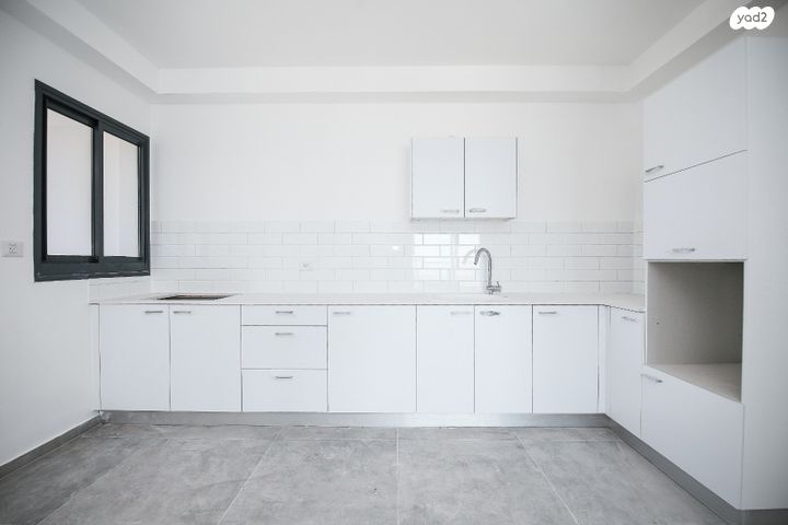 דירה, דולפין 2, גלי כרמל, טירת כרמל