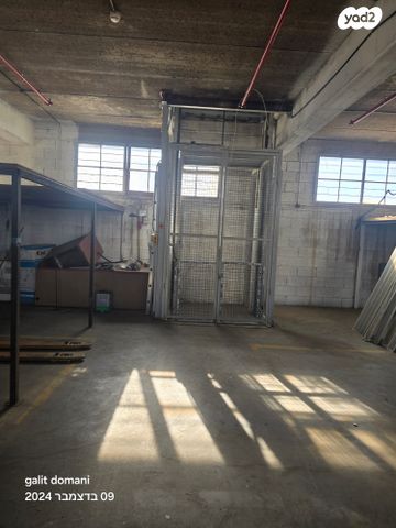 מבני תעשיה, חולון