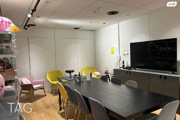 משרדים, דרך מנחם בגין 144, תל אביב יפו