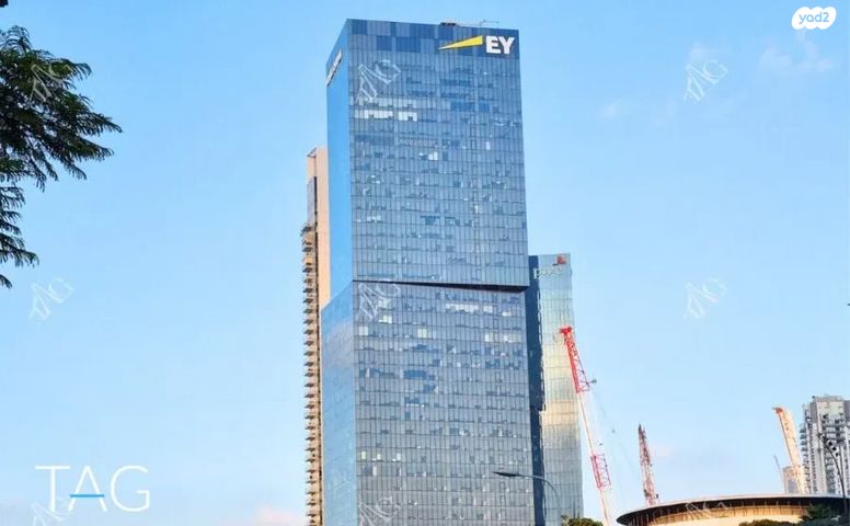 דרך מנחם בגין 144