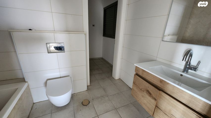 גג/ פנטהאוז, שדרות ההגשמה, חריש