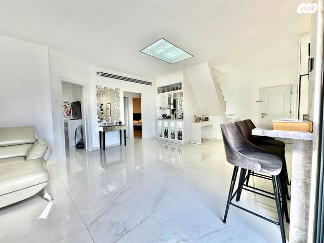 גג/ פנטהאוז, צפת, קרית שרת מערב, חולון