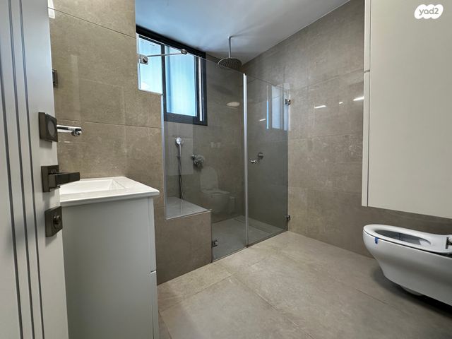 גג/ פנטהאוז, צפת, קרית שרת מערב, חולון