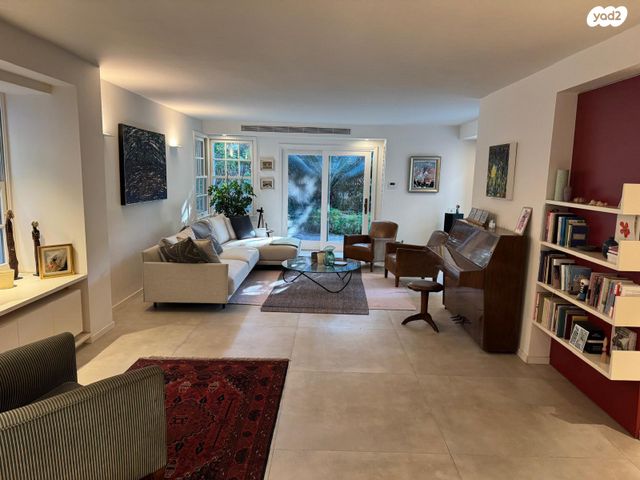 בית פרטי/ קוטג', קרית יערים, רמת השרון