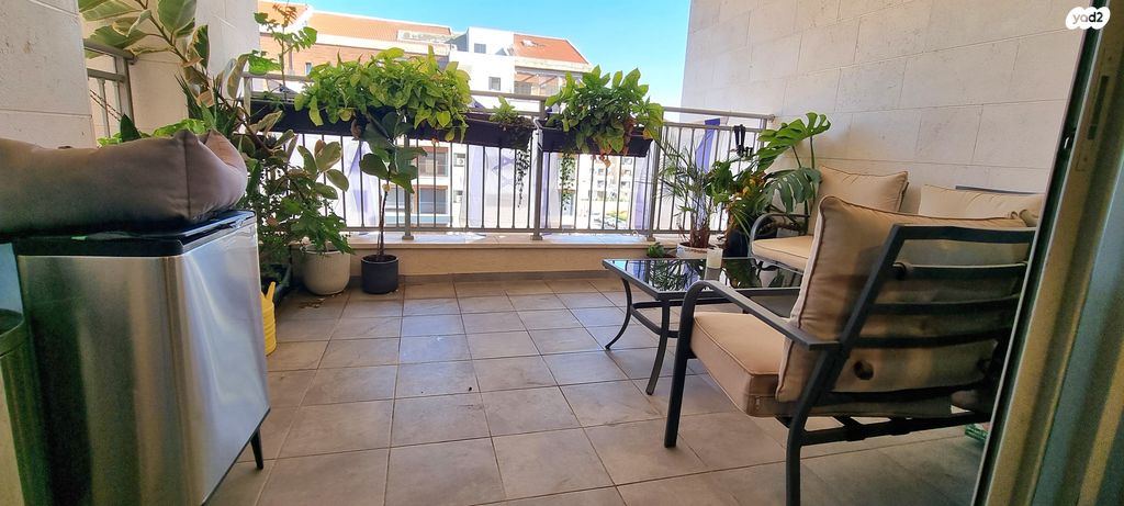 דירה, עוזי חיטמן, נווה זמר, רעננה