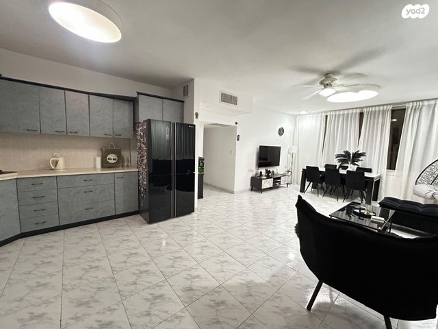 גג/ פנטהאוז, הקונגרס, תקומה / קרית חזני, פתח תקווה