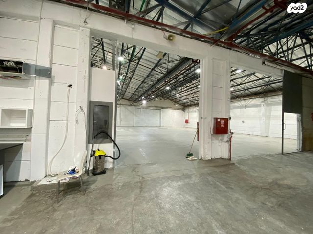 מבני תעשיה, אזור תעשיה קרית ביאליק, אזור תעשיה צור שלום, קרית ביאליק