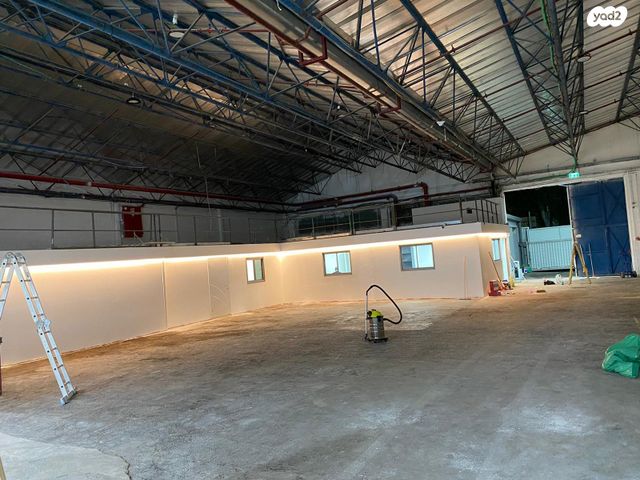 מבני תעשיה, אזור תעשיה קרית ביאליק, אזור תעשיה צור שלום, קרית ביאליק