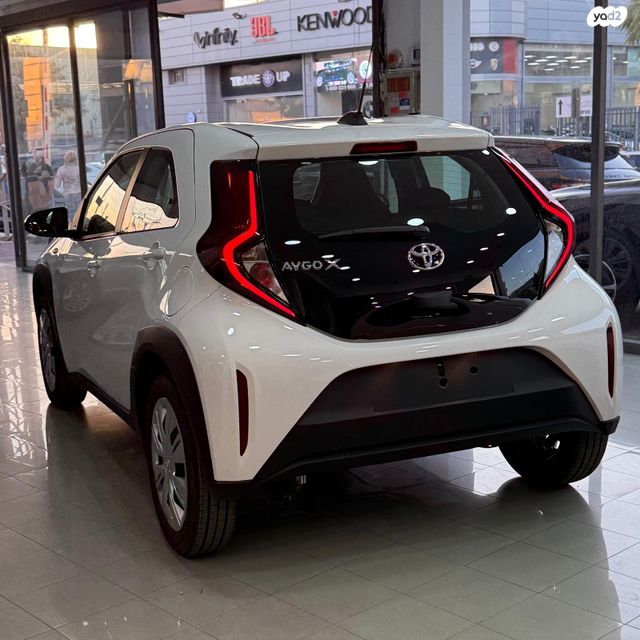 טויוטה אייגו X