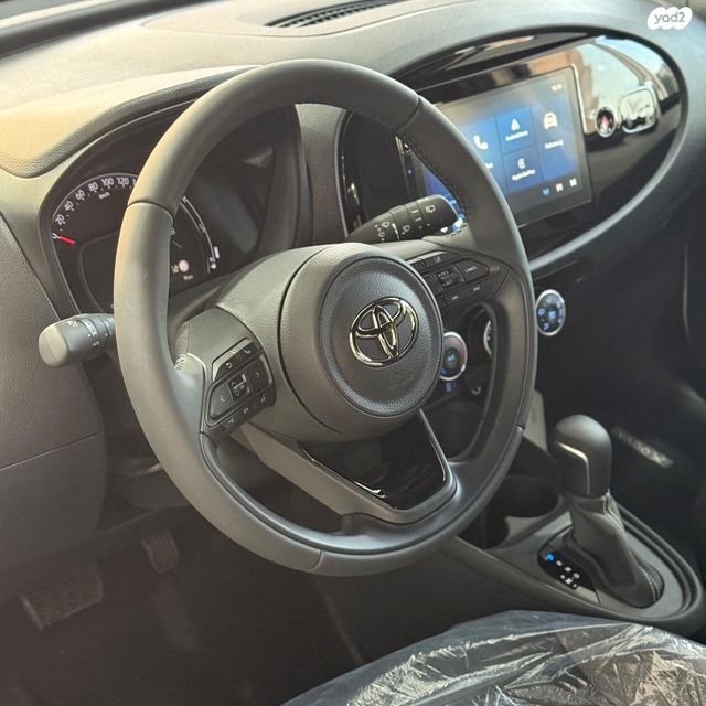 טויוטה אייגו X