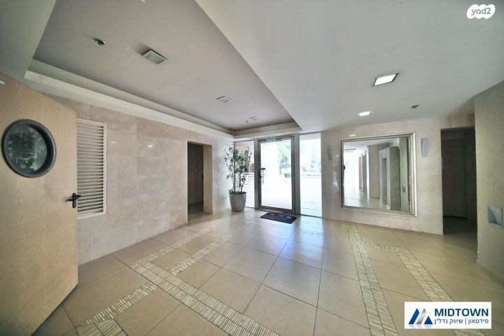 דירה, עיט, כפר סבא הצעירה, כפר סבא