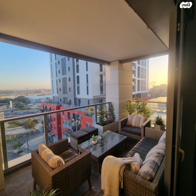 דירה, אריק איינשטיין, הרצליה ב', הרצליה