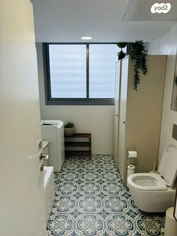 דירה, צבי מנדלבלט, הרצליה