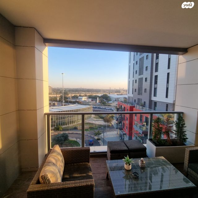 דירה, אריק איינשטיין, הרצליה ב', הרצליה