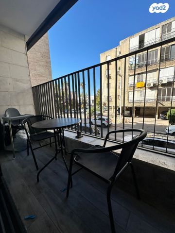 דירה, שדרות בר אילן, דרום מערב ותיק, בת ים