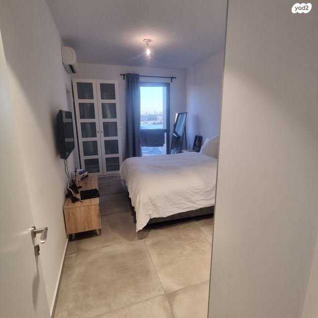 דירה, אריק איינשטיין, הרצליה ב', הרצליה