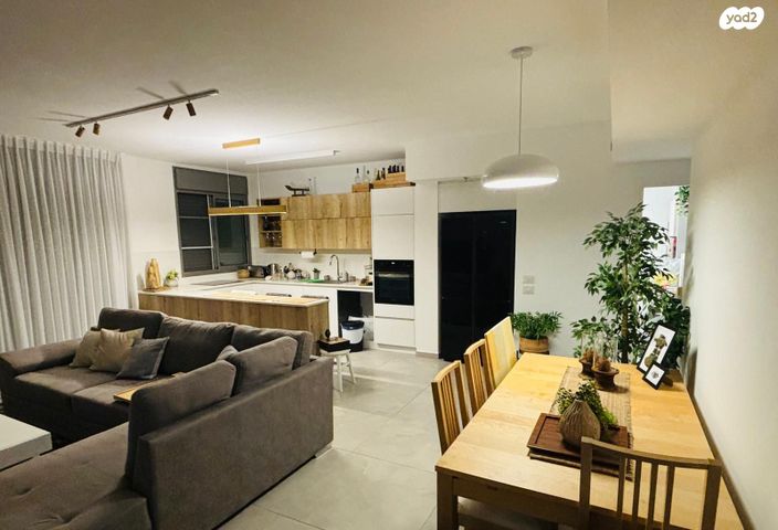 דירה, צבי מנדלבלט, הרצליה