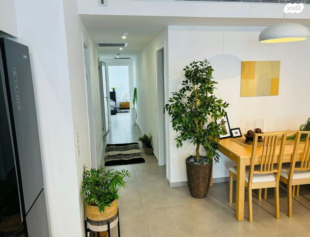 דירה, צבי מנדלבלט, הרצליה