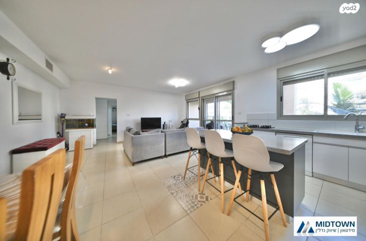 דירה, עיט, כפר סבא הצעירה, כפר סבא