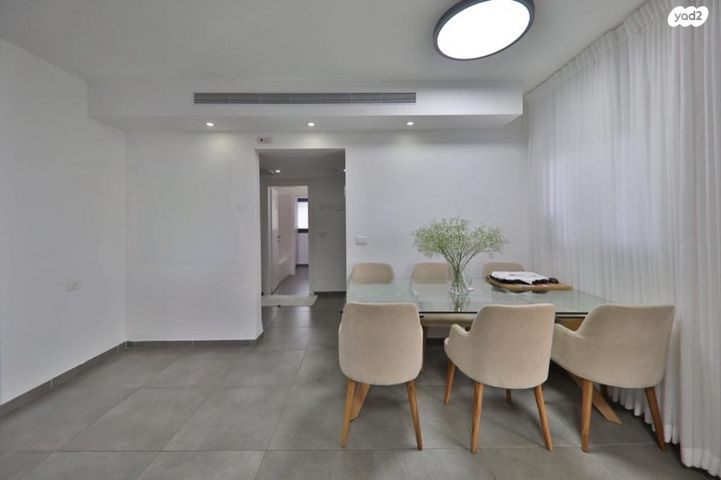 דירה, עפרה חזה, משכנות האומנים, קרית מוצקין