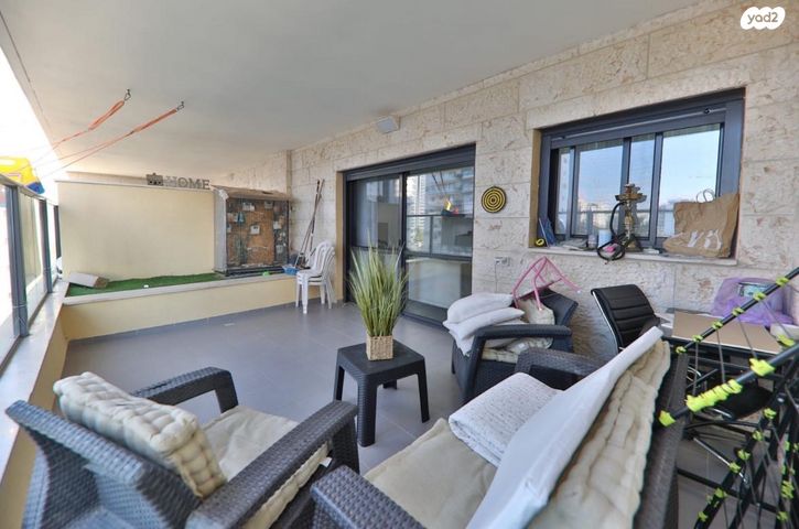 דירה, עפרה חזה, משכנות האומנים, קרית מוצקין