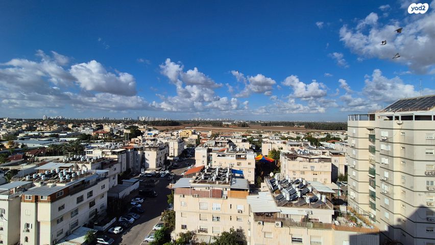 גג/ פנטהאוז, חללי אגוז, גני אביב, לוד